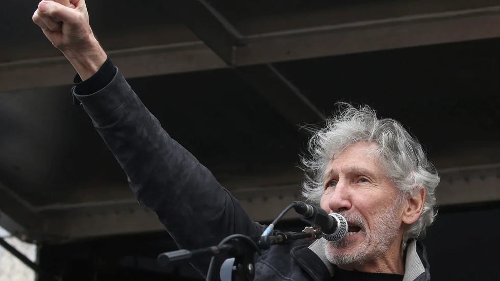 Pink Floyds gamla bassist Roger Waters under ett tal på Parliament Square i London vid en protest mot fängslandet av Wikileaksgrundaren Julian Assange den 22 februari.