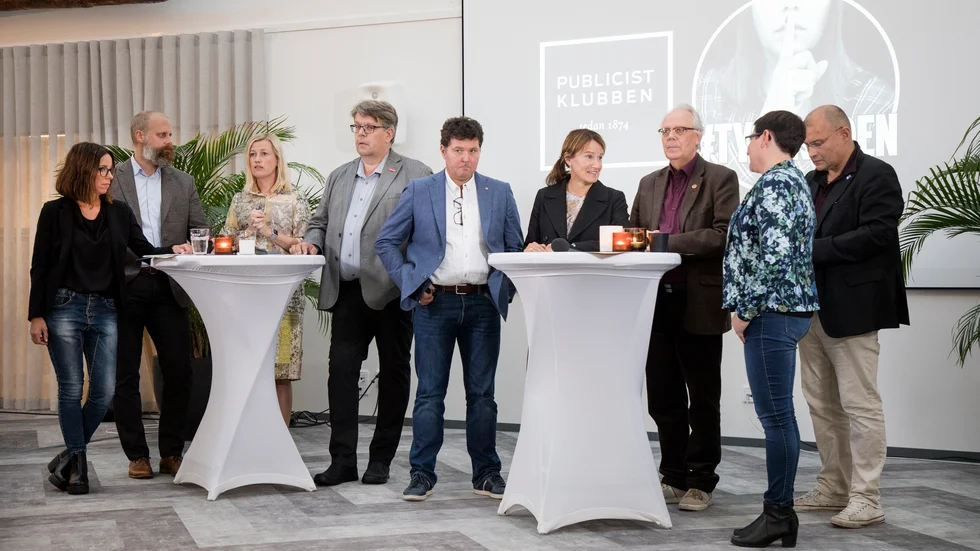Debatt på Publicistklubben om Tystnaden. Från vänster: Jenny Olsson, ordförande i Vårdförbundet Västerbotten, Marcus Melinder, chefredaktör Norran, Jessica Wennberg, chefredaktör VK, Håkan Nilsson, ordförande Kommunal Västerbotten, Peter Olofsson (S), regionråd Region Västerbotten, Kristina Sundin Jonsson, kommunchef Skellefteå, Tomas Wennström (S), personalnämndens ordförande Umeå kommun, Thomas Hartman, Region Västerbotten och Madelaine Jakobsson (C), kommunalråd i Nordmaling.