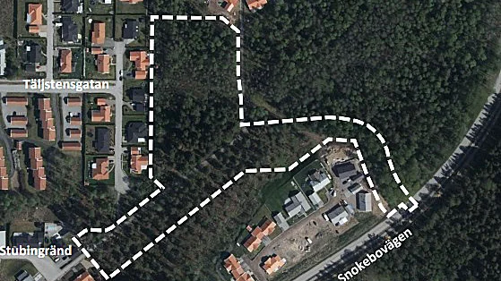 70-skyltarna flyttas längre ut på Snokevägen, men bara dit där det befintliga villaområdet slutar. "Det nya området (den streckade linjen) kommer inte heller längre bort" säger Ola Gustafsson (KD).