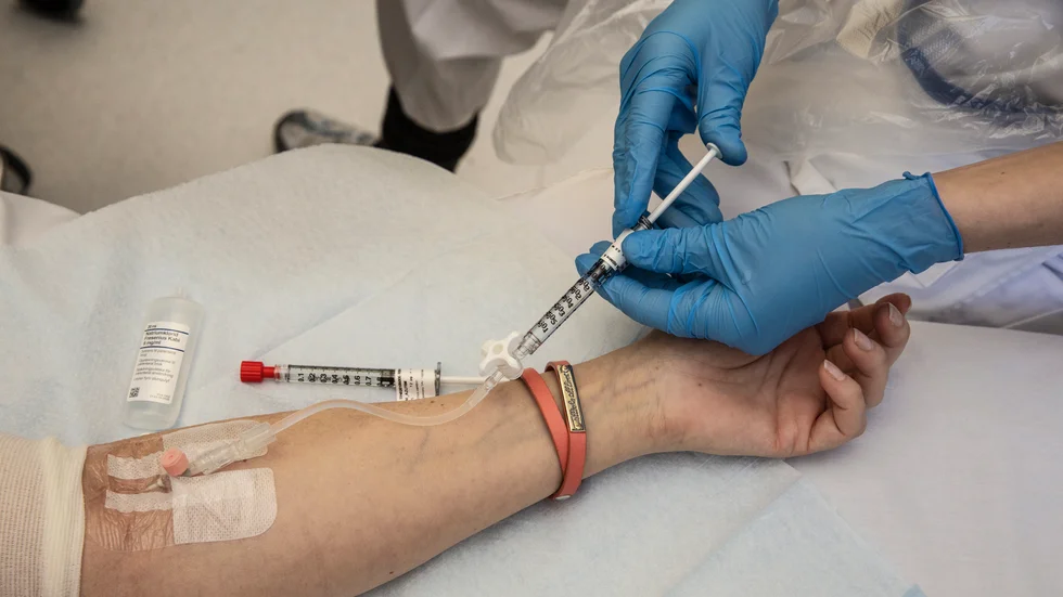 En sjuksköterska vid Akademiska sjukhuset kritiseras av IVO efter att ha missat att ge en patient antibiotika.