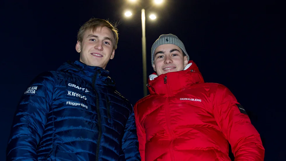 Albin Rohlén och Albin Bjerkegren har bott grannar hela livet. Den kemin har de nu tagit med sig ut på bandyisen.