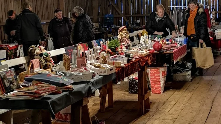 Julmarknaden på Dalsbo loge blev välbesökt, både av besökare och utställare.