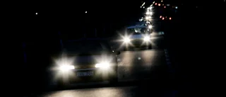 Bilruta krossad av kastat föremål på E18