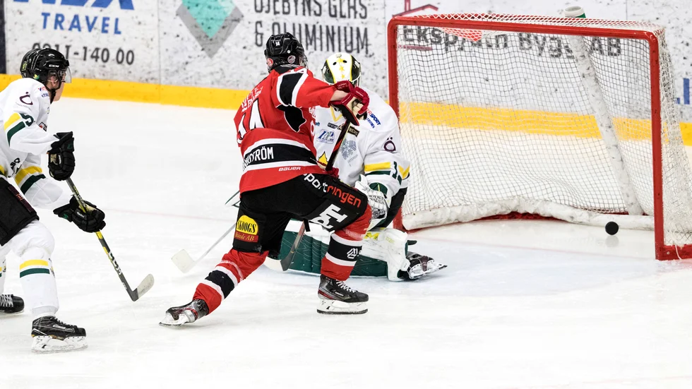 Piteå Hockey vände och vann mot Östersund.
