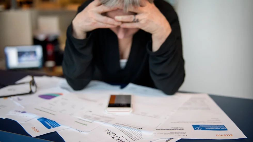 Varje skuldsatt kvinna har i snitt en skuld till Kronofogden på 165 000 kronor.
