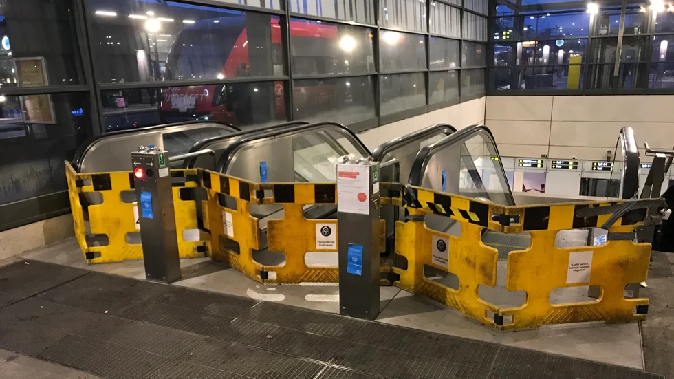 På onsdagsmorgonen var rulltrapporna på Resecentrum ännu avstängda.