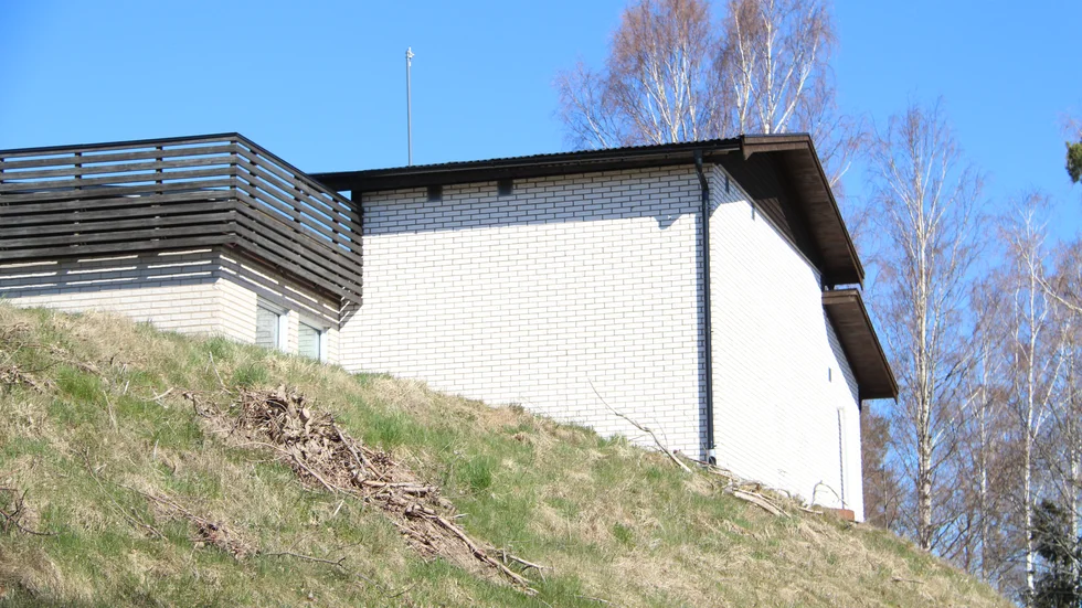 Kapacitetsutbyggnaden för vattenverket i Rimforsa har dragit ut på tiden. Den ursprungliga investeringsramen räcker inte till, vilket gör att samhällsbyggnadsnämnden måste äska mer medel från kommunfullmäktige. 