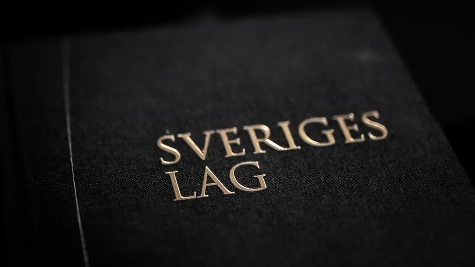 Länsstyrelsen är Jordbruksverkets förlängda arm när det gäller djurskyddet i Sverige. Nu har tillsynsmyndigheten beslutat att sälja två omhändertagna hundar.