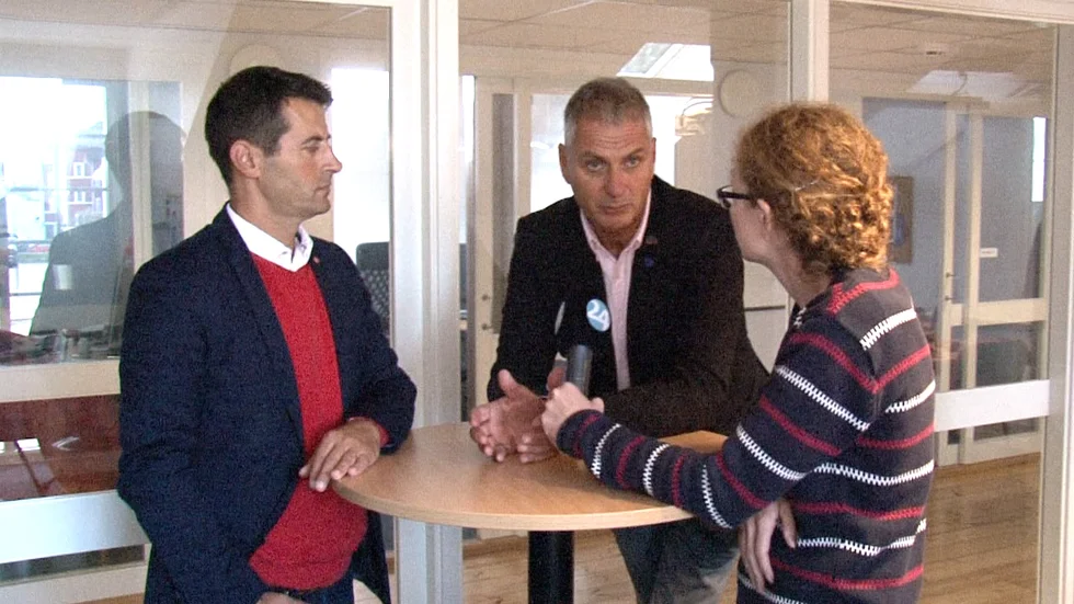 Lina Handberg ställer Elias Georges (S) och Kåre Friberg (M) mot väggen.