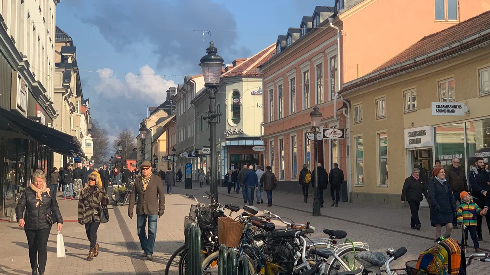 Sörmlands Media står bakom uppmaningen är att fortsätta handla lokalt. Det gäller också marknadsföringen. Fortsätt annonsera lokalt! skriver Anders Boberg, Mickael Carnbrand och Maria Mokvist, Sörmlands Media