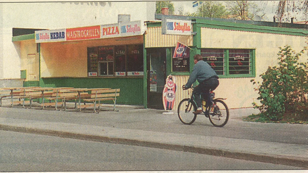 Det fanns olika uppfattningar om utseendet på gatuköket intill Elektrotjänst på Fredsgatan. I början av november 1999 beseglade grävskoporna ödet för den av Marita Bengtsson föga älskade ”Fulkiosken”.
