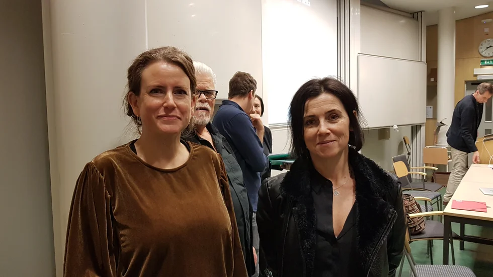 Museipedagog Ellika Kyndel och Maria Modig, som varit tf chef på Stadsmuseet, innan paneldebatten drog igång.