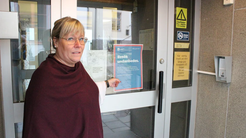 Alla äldreboenden i Västervik uppmanar nu allmänheten att besöka äldre "endast om det verkligen är nödvändigt". Allt för att skydda våra boende, säger enhetschef Anna-Lena Nibelius på Annagården.
