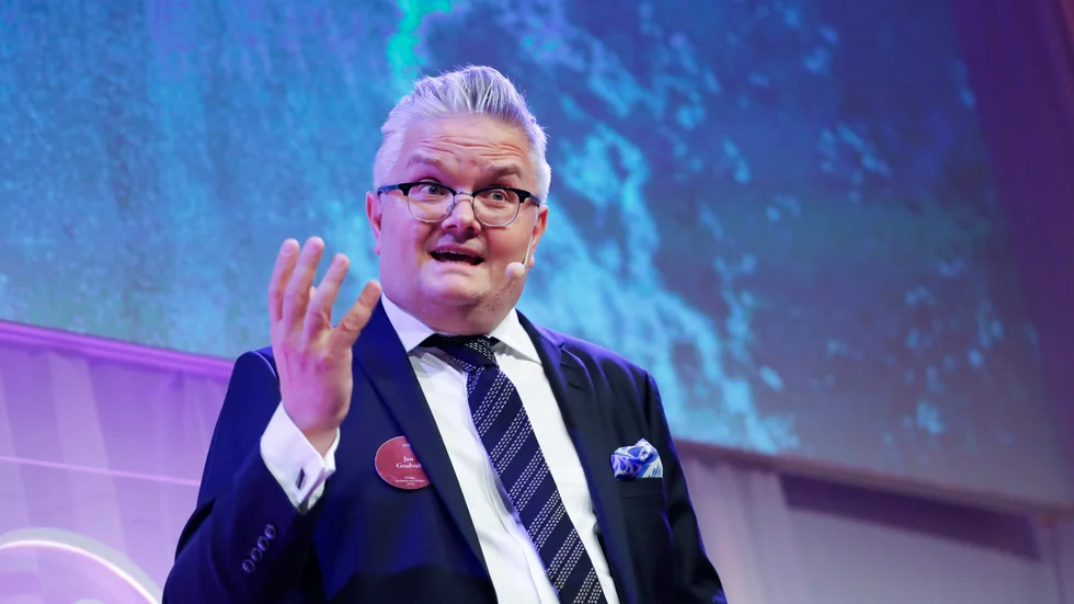 "Det är som att man konstant befinner sig i ett försökslaboratorium med ständigt nya möjligheter" säger Jan Gradvall om medialandskapet just nu.