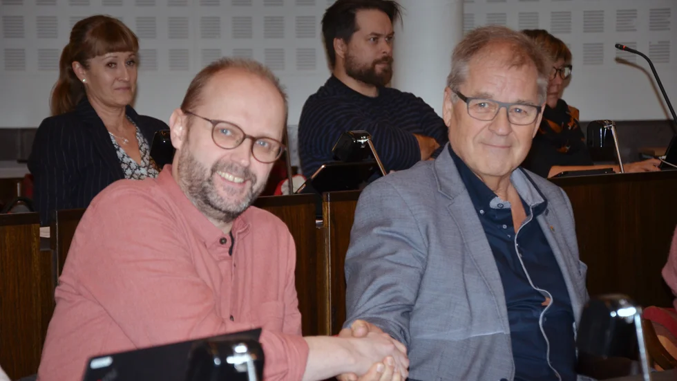 Sven Tornberg (C) och Anders Rönnqvist (SJVP) fortsätter att samarbeta i fyrpartikoalitionen tillsammans med Kristdemokraterna och Moderaterna.