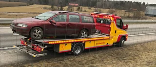 Bil voltade på E 20: "Kaotiskt på platsen"