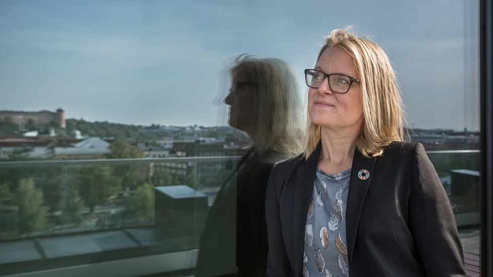 Marta Fallgren, miljöchef på Region Uppsala, kan konstatera att regionens resepolicy fick fler att välja båten än flyget till Almedalsveckan i Visby.
