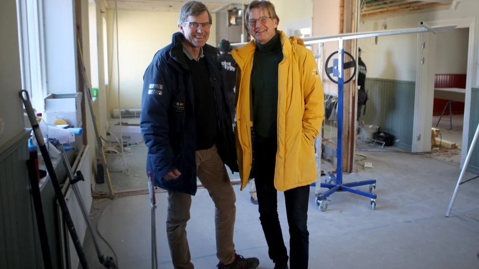 Curt Cedergren, t.v. och Håkan Onsjö, t.h. står bakom bygget av lägenheter i Klintehamn.