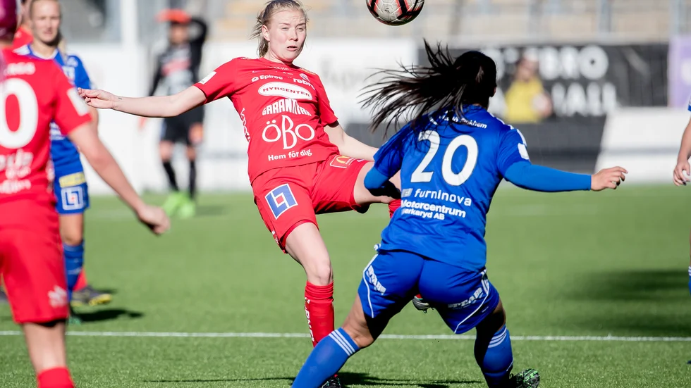 Mittfältaren Elin Rombing är tilbaka i United efter ett år i Örebrotröjan.