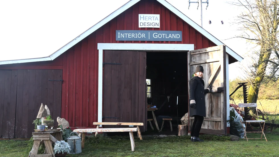 Sommaren, helger och lediga dagar slår Nina och Bittis upp portarna till butiken utanför När. 