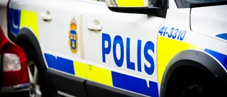 Bilist utsatt för stenkastning från bro