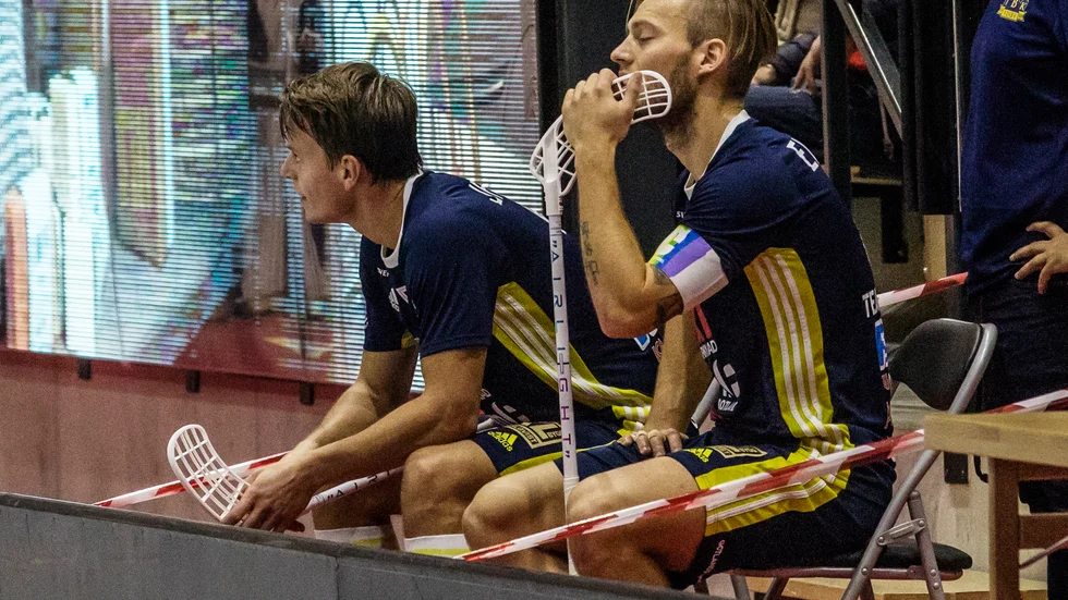 Lagkaptenen och backen Jesper Eliasson hade tidigare stått i mål på någon träning för fyra-fem år sedan. I lördags fick han debutera som målvakt i SSL.