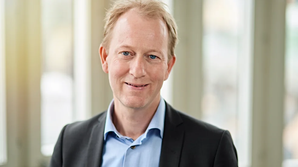 Tomas Eriksson uppmanar samtliga arbetsinkomsttagare att gå med i någon av landets 25 a-kassor för att trygga sin försörjning. I dagsläget är sju av tio svenskar medlem i en a-kassa. 