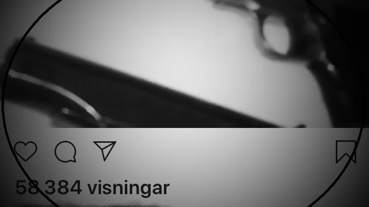 Den mordmisstänkte mannen har på social medier flertalet gånger publicerat bilder på vapen.