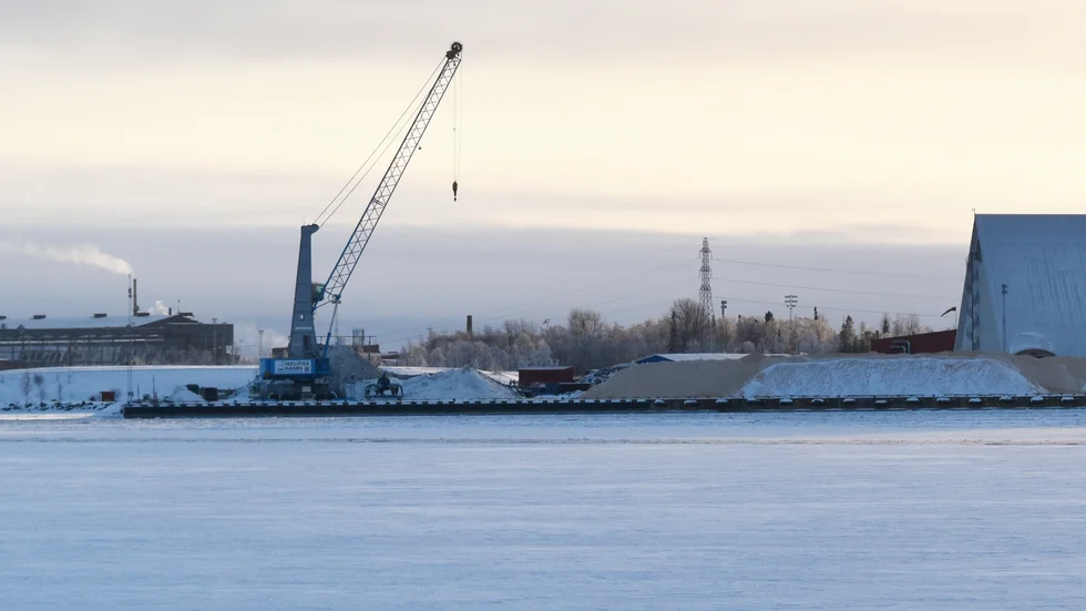 Ett antal kärnfrågor ställs i svaren från remissinstanser då det gäller nya ”Port of Skellefteå”, vars tyngd inte kommer att ligga där kajen ligger i dag (bilden) utan på norra sidan fjärden. 