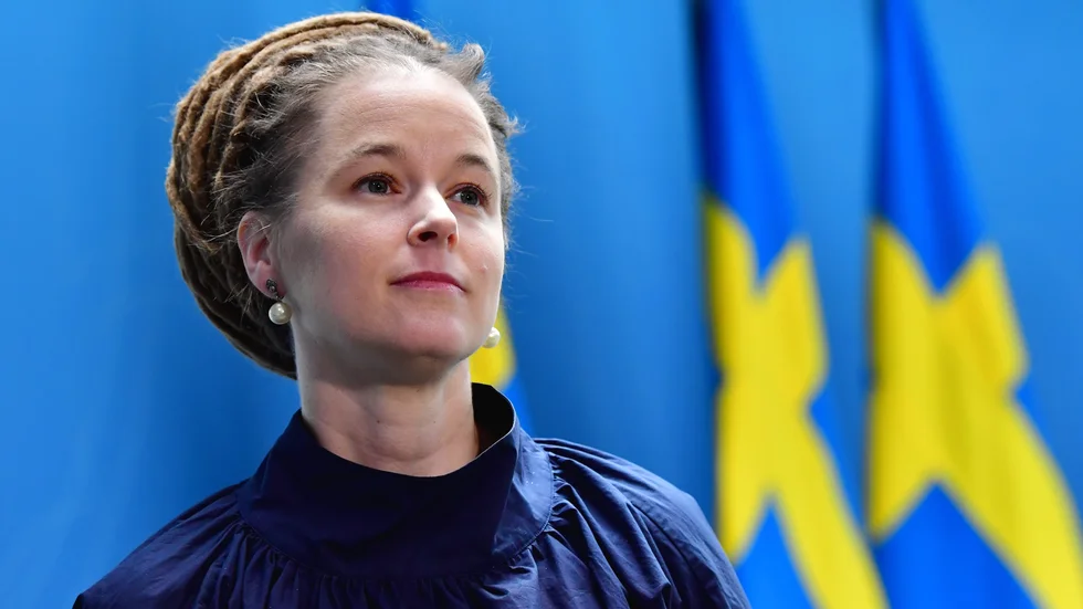 Amanda Lind lämnar posten som minister när Miljöpartiet valt att lämna regeringen. "Vi vill sitta i regeringen igen", säger hon.