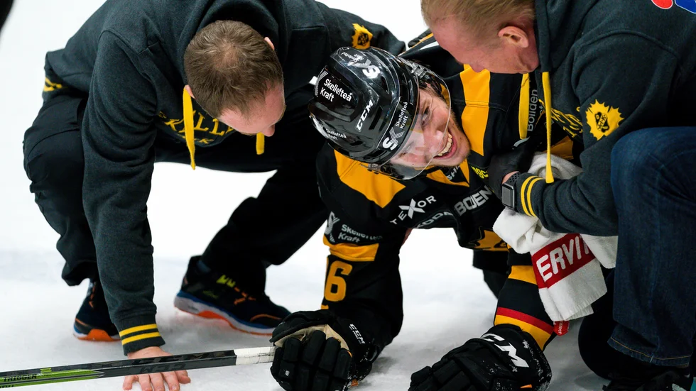 Rickard Hugg mådde ändå bra efter smällen han fick av Didrik Strömberg och spelade vidare. 