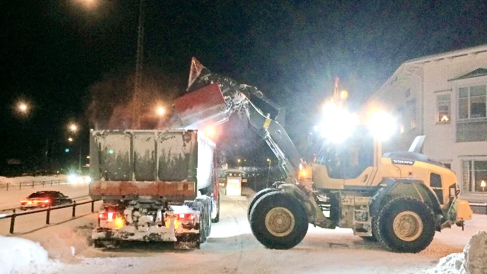 Samhällsbyggnadsnämnden vill ha 35 miljoner per år för snöröjning samt för att grusa/sanda vid halka. 