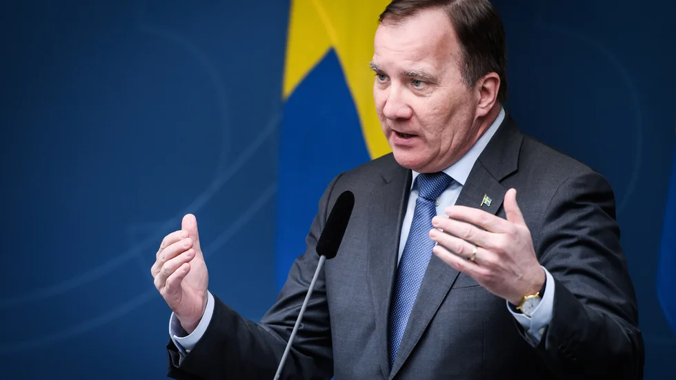 Statsminister Stefan Löfven (S) vill inte att seniormatcher i fotboll ska spelas. Arkivbild.
