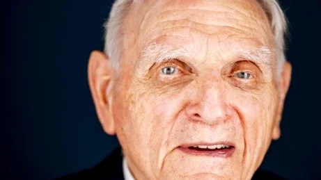 En av 2019 års vinnare av Nobelpriset i kemi, professor John B. Goodenough vid University of Texas i Austin,