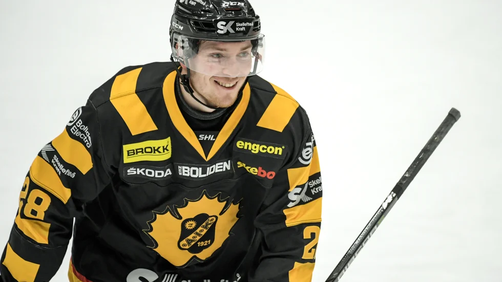 Jesper Frödén spelar med toppspelare på Bostons huvudläger.