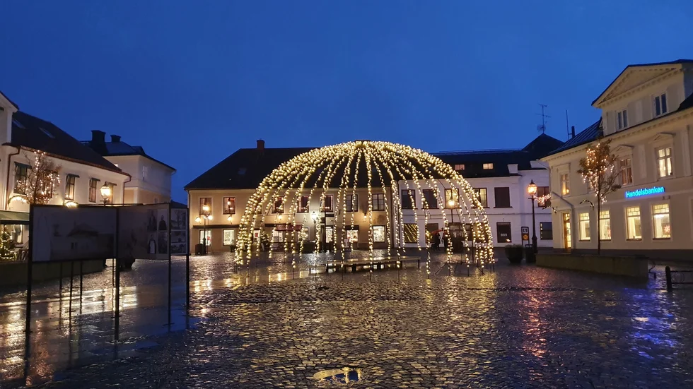 Sfären på Stora torget kommer att ha ljusslingar även denna vinter.