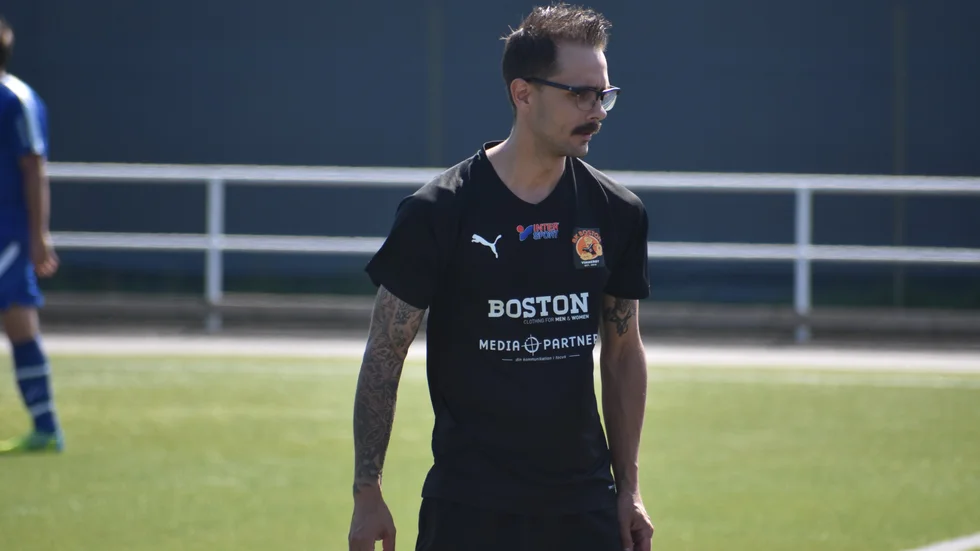 Robin Olsson och hans BK Boston spelar en historisk match på måndag kväll.