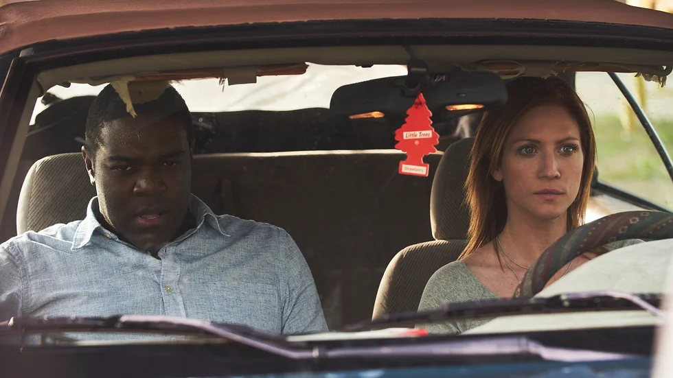 Sam Richardson och Brittany Snow åker på sexbilsemester i "Hooking up". Pressbild.
