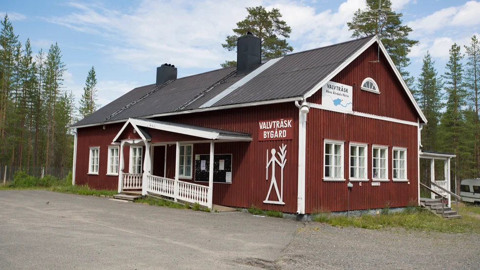 I Norrbotten finns över etthundra bygdegårdar som är anslutna till Bygdegårdarnas riksförbund. Valvträsk bygdegård är en av dessa. 