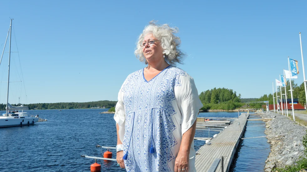 Anna Forsberg Stenberg bor alldeles vid havet i Skelleftehamn – och det är också det hon inspireras av i sin konst. 