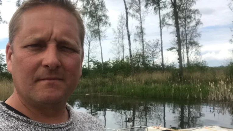 Niklas Aho fick båten stulen i Vadstena hamn. Efter att han hittat den upptäckte han ytterligare två båtar som länsats på motor och andra delar.