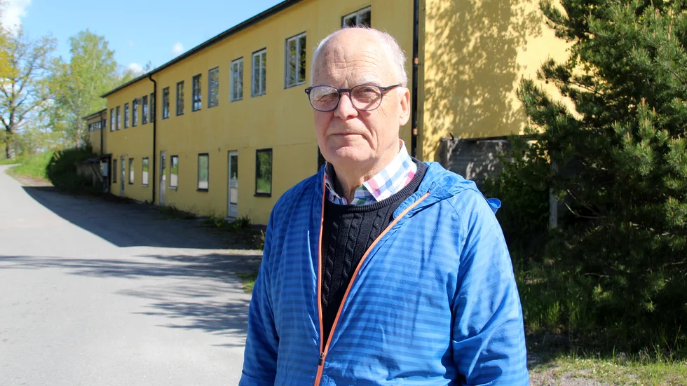 I motionen trycker Claes Brandén på att arbetare som jobbar hemifrån också skulle få en arbetsgemenskap om kontorsplatser skulle finnas. 