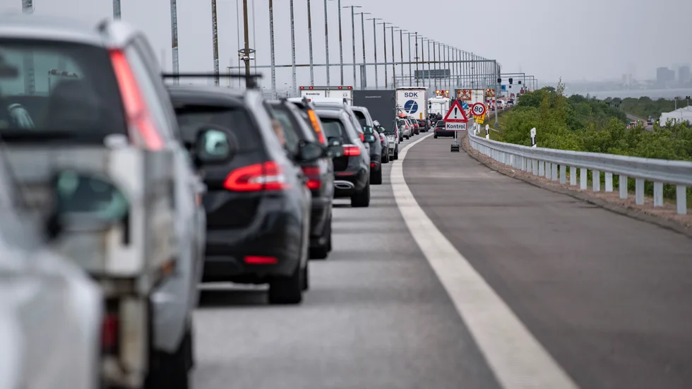 Kö på Öresundsbron in till Danmark vid 19.30-tiden.