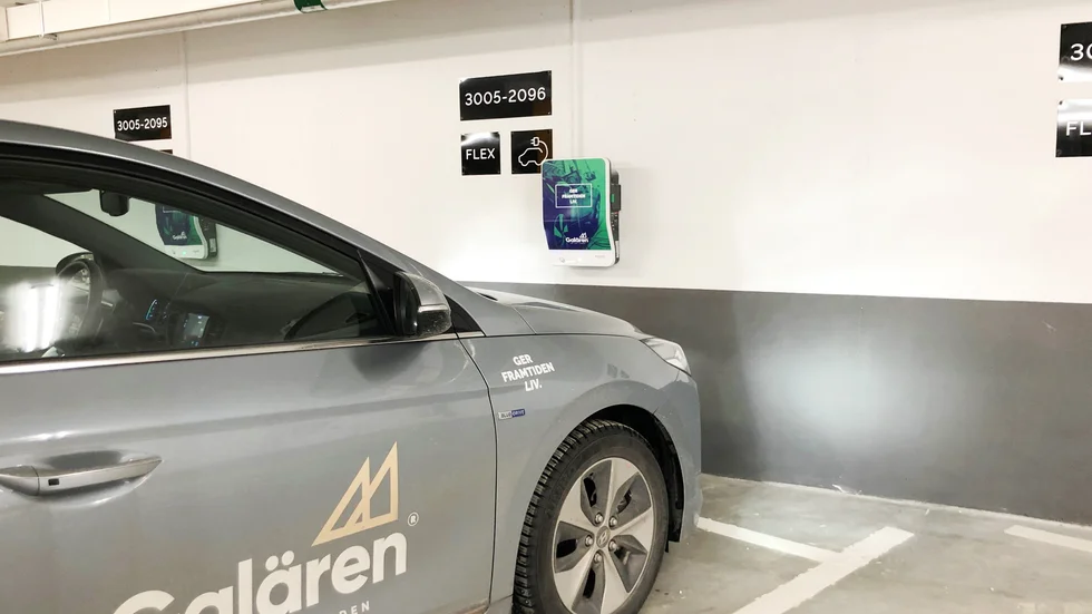 En av laddboxarna i garaget.