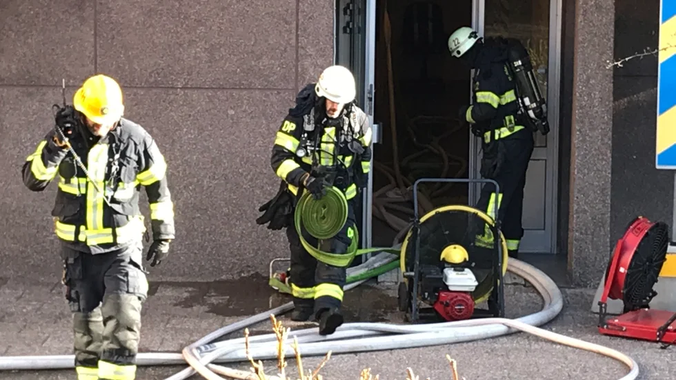 När räddningstjänsten anlände brann det för fullt. En halvtimme senare var branden helt släckt.