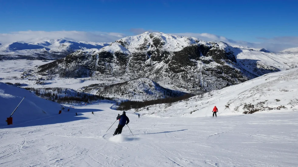 Skisenter i Hemsedal har stängts sedan den norska regeringen har infört ett förbud mot att resa till "hytter" på fjäll. Arkivbild.
