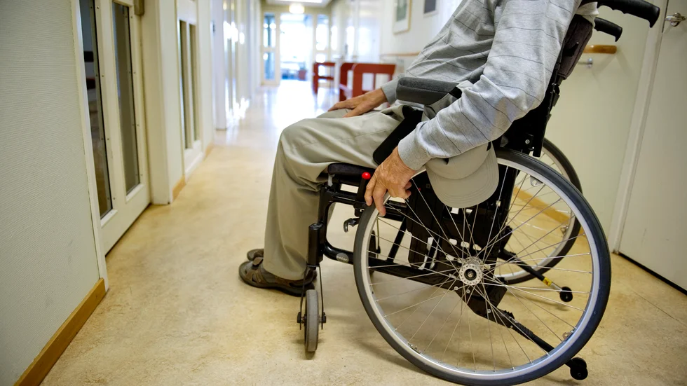 Patienten skulle flyttas från sängen till sin rullstol när olyckan inträffade.