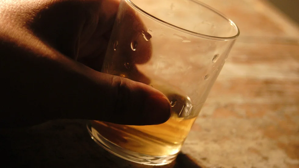Mannen som misshandlade sin sambo har förklarat att han inte har några minnesbilder av händelsen. Han hade åkt iväg till en kompis på utefest och druckit whisky och öl. Det är det sista han minns. 