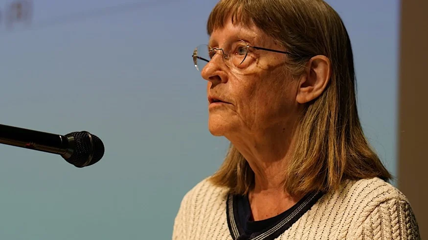 Mariann Gustafsson (V) i talarstolen.