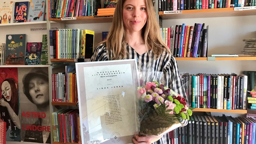 Linda Jones, bosatt i Luleå, tilldelas Norrlands litteraturpris i kategorin barn- och ungdomslitteratur för sin roman "Bete sig".